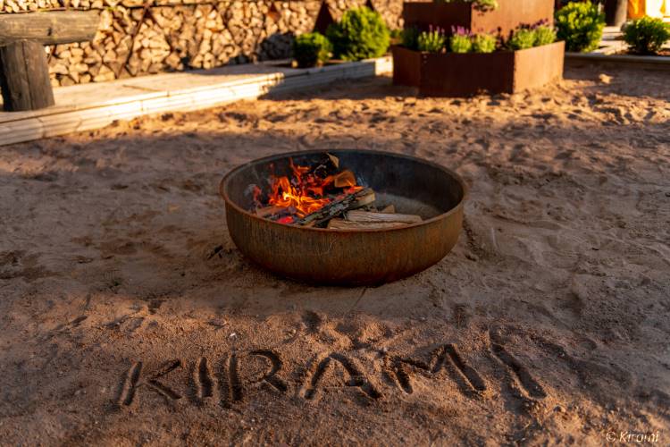 Il est facile d'allumer un petit feu pour la Saint-Jean dans la cuve du Roasty Boss