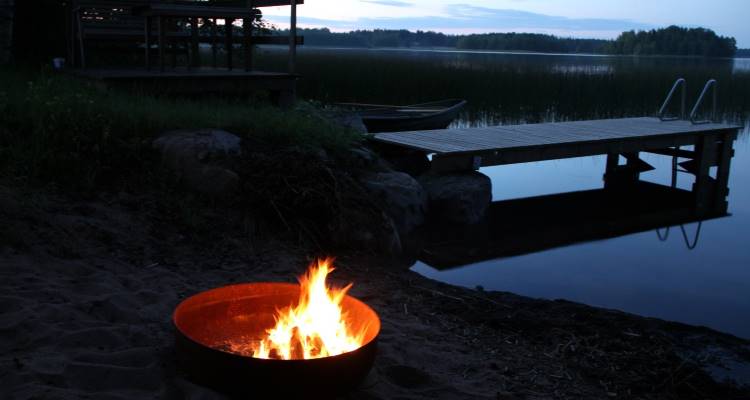Vous avez aussi la possibilité d'utiliser le Roasty Boss comme un braséro ou pour faire un feu de camp en toute sécurité. Il suffit de dévisser la cuve pour pouvoir la transporter facilement.