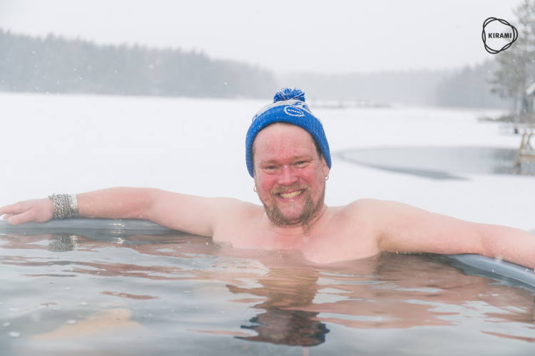 Ville Haapasalo | Ville peut rester dans son bain nordique pendant de nombreuses heures, surtout en bonne compagnie | Kirami