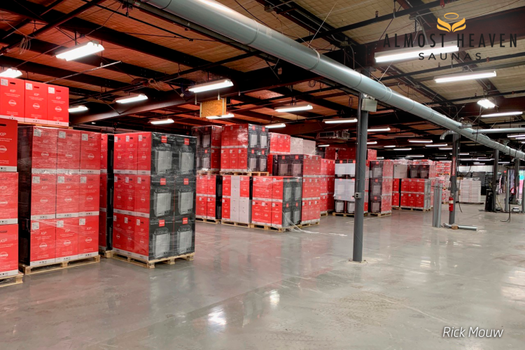 En 2019, nous avons été rachetés par le groupe Harvia, mais nous avons continué à exercer sous la marque Almost Heaven Saunas | Kirami