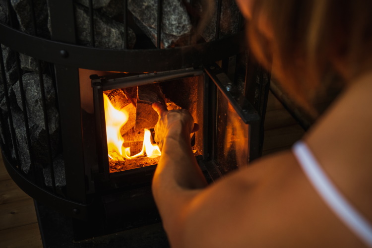 Quand les temps sont durs, il est important de passer du bon temps avec ses proches bien au chaud dans un sauna et de tirer le meilleur de ces moments privilégiés | Kirami FinVision® -sauna