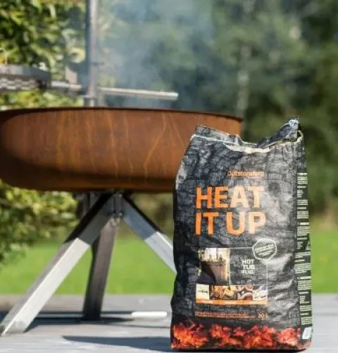 La grille du Roasty Boss est aussi très pratique, car il est possible d'avoir au choix une grille simple ou une grille double. L'avantage de la grille double est que vous allez pouvoir pivoter celle-ci en toute simplicité pour pouvoir cuire l'autre face. Vous n'avez pas besoin de retirer la grille pour pouvoir la retourner il vous suffira de dévisser l'écrou à oreille pour pouvoir le faire.