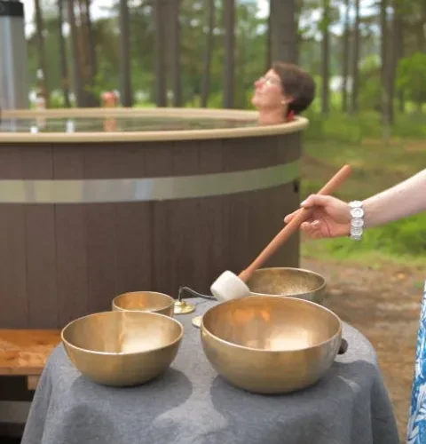 Hoitohuone Sinja | Äänimaljarentoutus Kiramin paljussa | Kirami