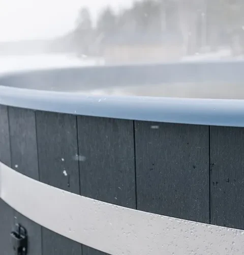 Le plaisir du bain nordique aussi en cas de grand froid. |Kirami