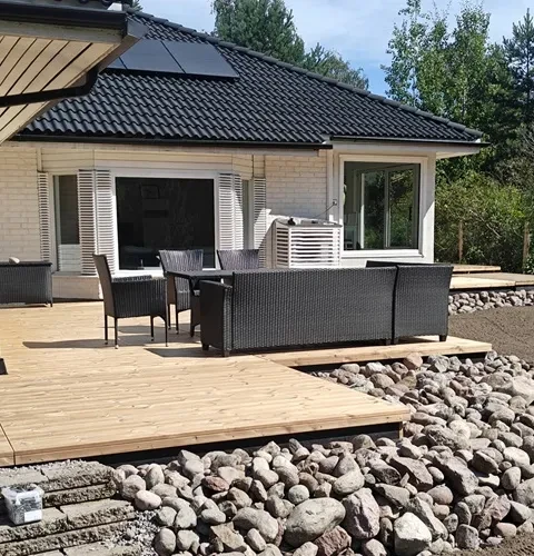 Une terrasse spectaculaire et facile à entretenir avec les éléments de patio Kirami