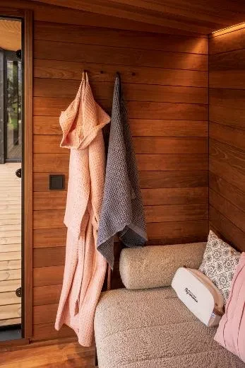 Kirami FinVision® – lounge M Misty – un lieu parfait pour se rafraîchir après le sauna !