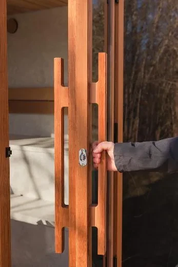 Kirami FinVision® -sauna M Zero (GlowBlack and CoralWhite)_door